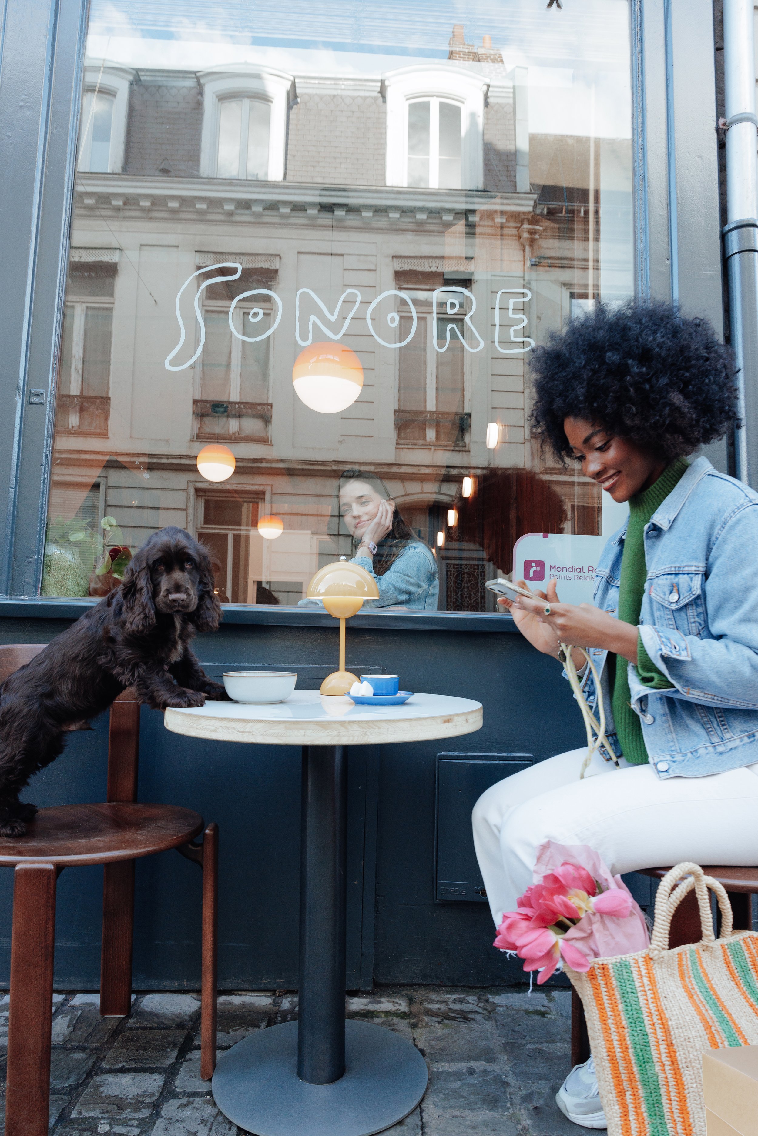 Une direction artistique plus moderne et expressive, en rupture avec les visuels précédents, plus figés et classiques, afin d’accompagner la marque dans son rebranding.