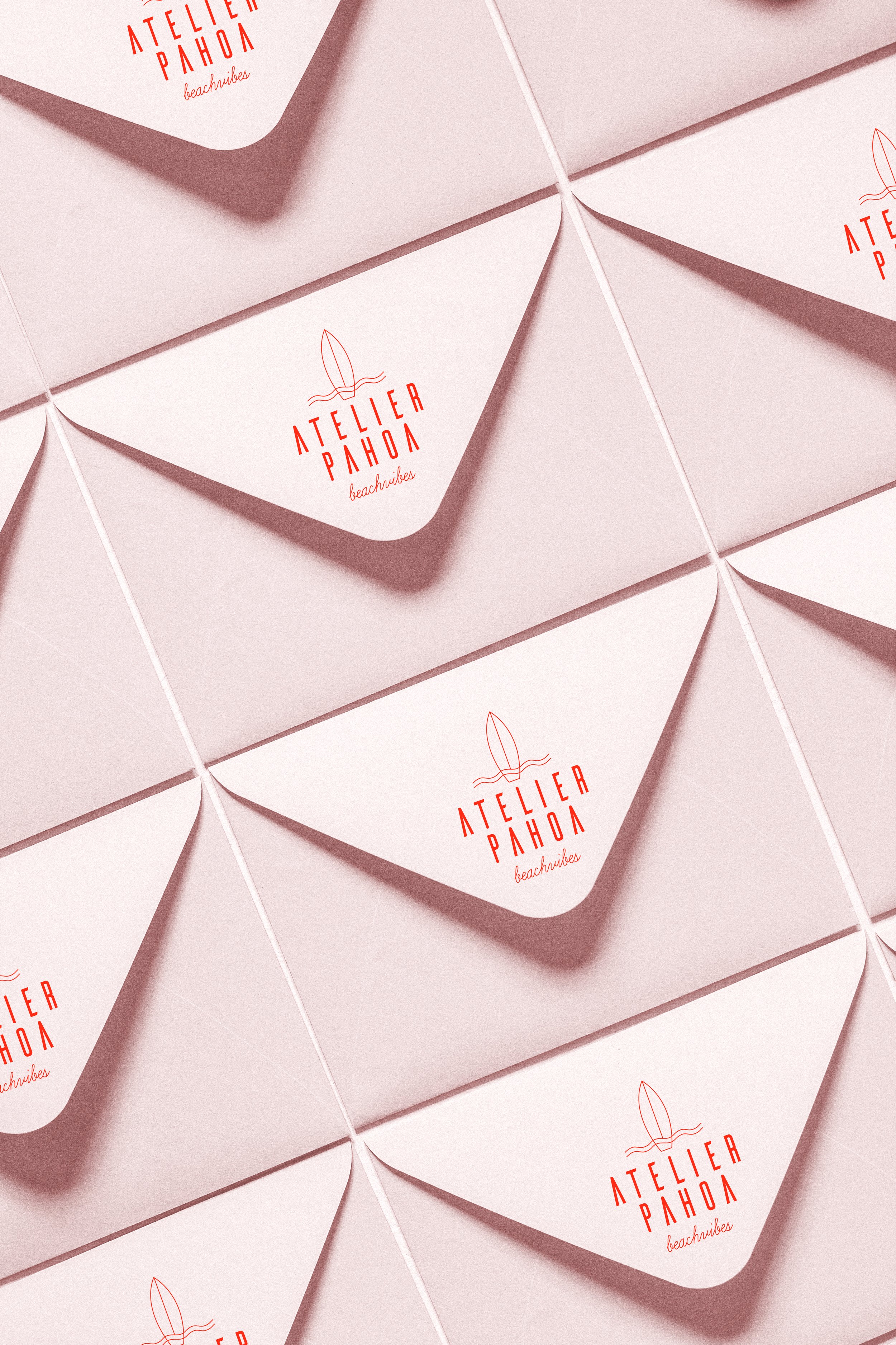 Déclinaisons sur réseaux sociaux, print et produits, pour affirmer une personnalité joyeuse et ultra visuelle.