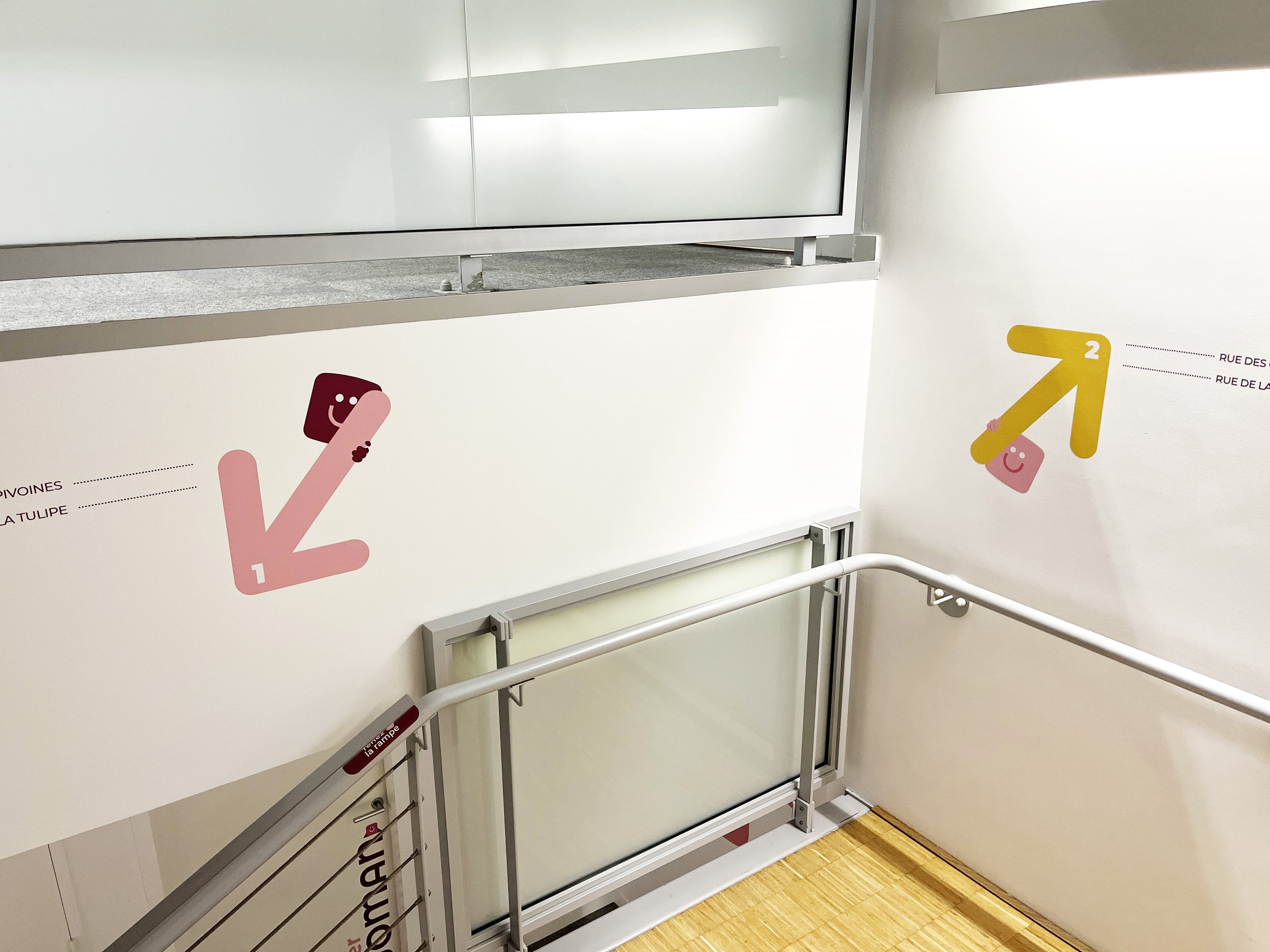 Un travail sur les couleurs, les typographies et les formes arrondies pour créer un environnement accueillant, lisible et cohérent avec l’identité de marque.